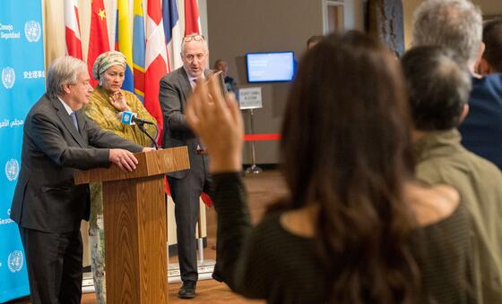 Генеральный секретарь Антониу Гутерриш на пресс-конференции по Ближнему Востоку.